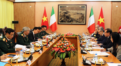 В Ханое прошел вьетнамо-итальянский диалог по оборонной политике